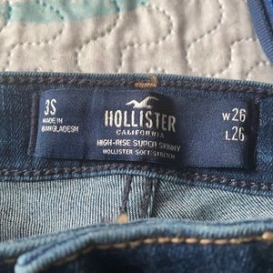 It’s a hollister high rise super skinny jeans